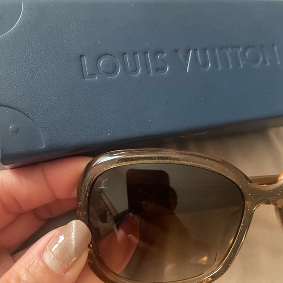 Authentic LV Acetate Obsession Sunglasses GM in Brown - Picture 8 of 11